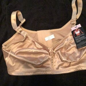 NWT Bali double support wirefree bra size 44D